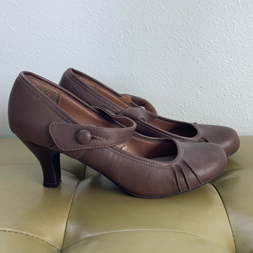Xhilaration pumps tan